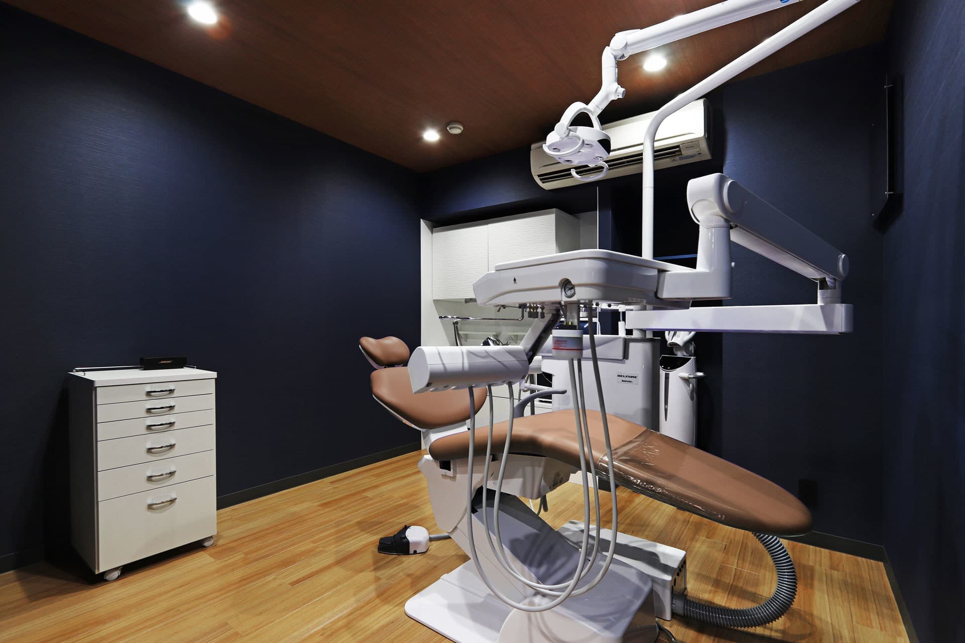 planllc_treatmentroom.jpg